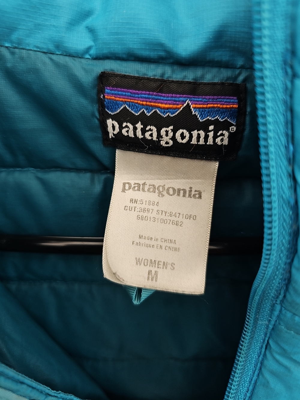 Patagonia Women's Turquoise Blue Puffer Jacket with Hood Stained - Picture 2 of 10